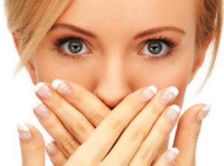 Ποιες είναι οι αιτίες της κακοσμίας του στόματος και οι τρόποι αντιμετώπισης τους ;