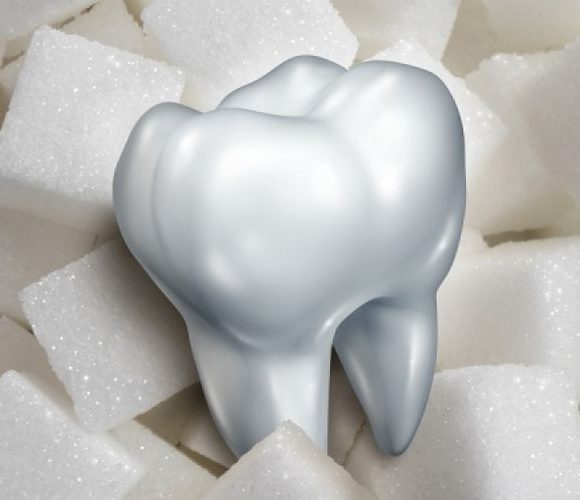 Πώς καταστρέφει η ζάχαρη τα δόντια ;
